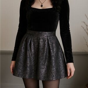 Metallic brocade Theme size small pleated m a line miniskirt pockets mod gothic
